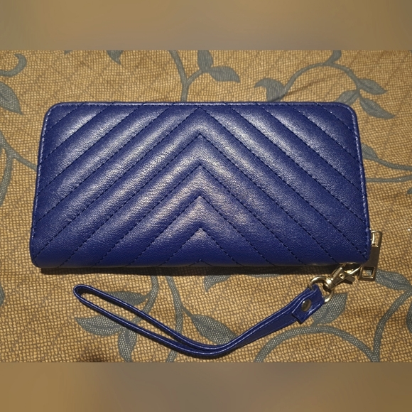 Giselle Wallet/Wristlet Navy NWT - Picture 2 of 8
